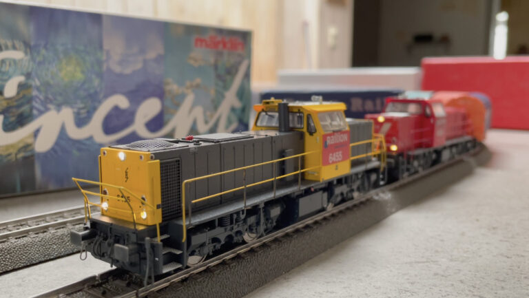 Wagons bâchés tractés par une double traction NS 6400